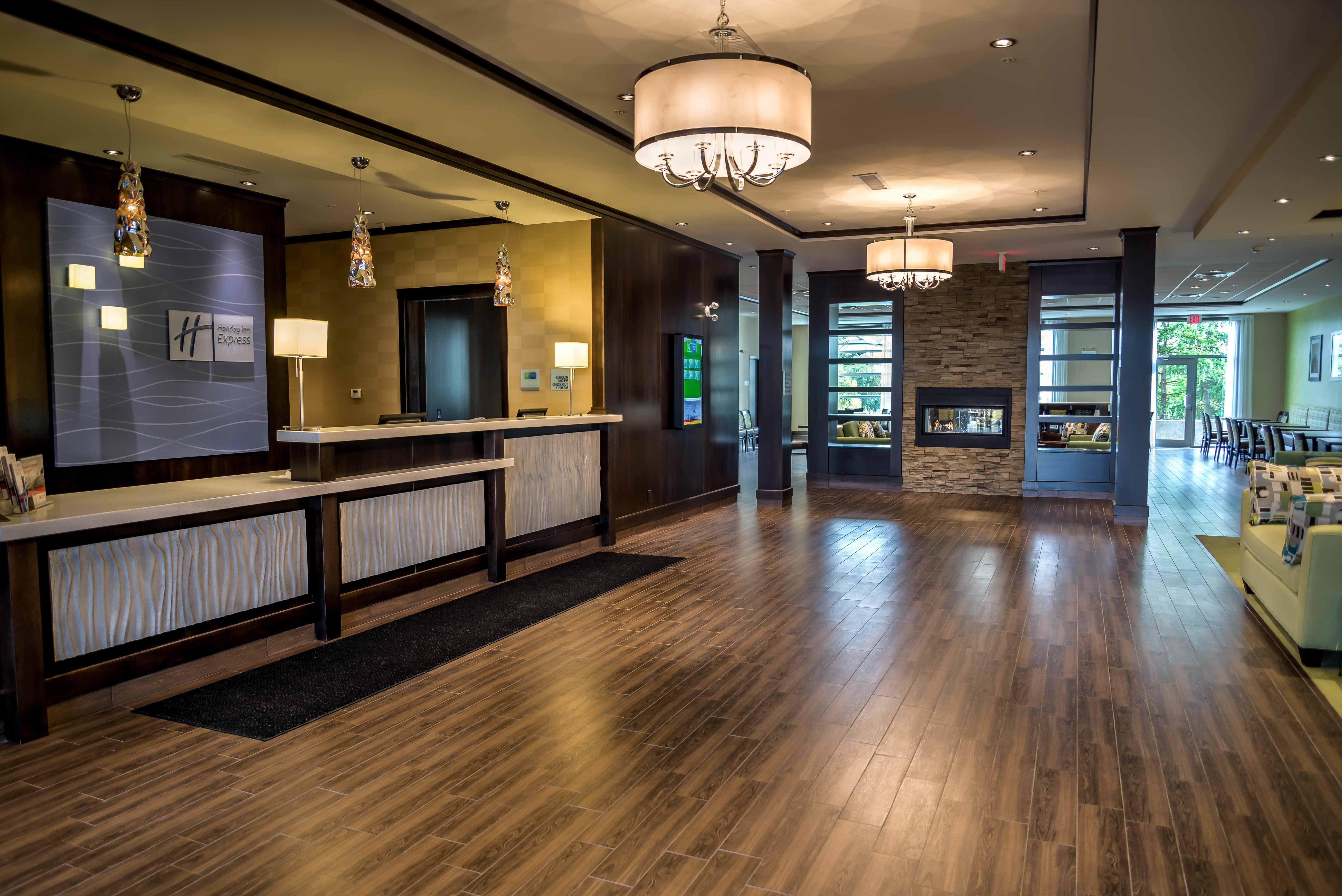 Holiday Inn Express & Suites Spruce Grove - Stony Plain By Ihg Buitenkant foto